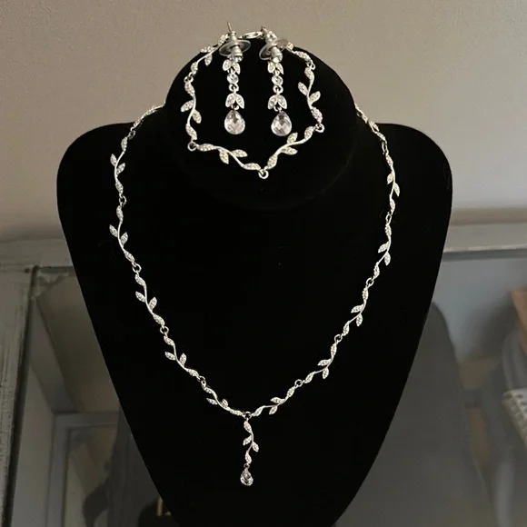 Carolee 3 Piece Crystal Wedding Jewelry Set - Picture 1 of 5
